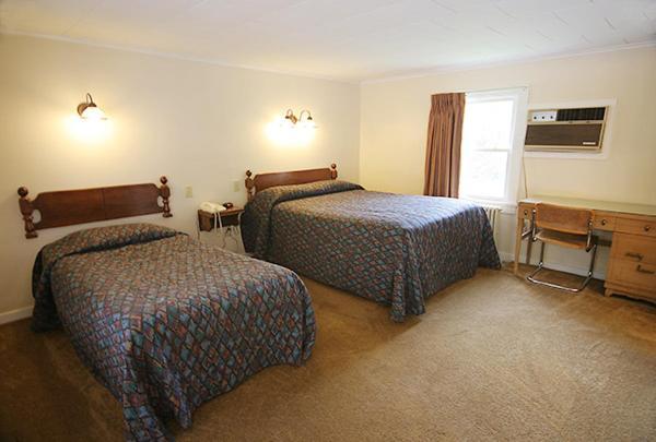 Maple Leaf Motel Schroon Lake Room photo