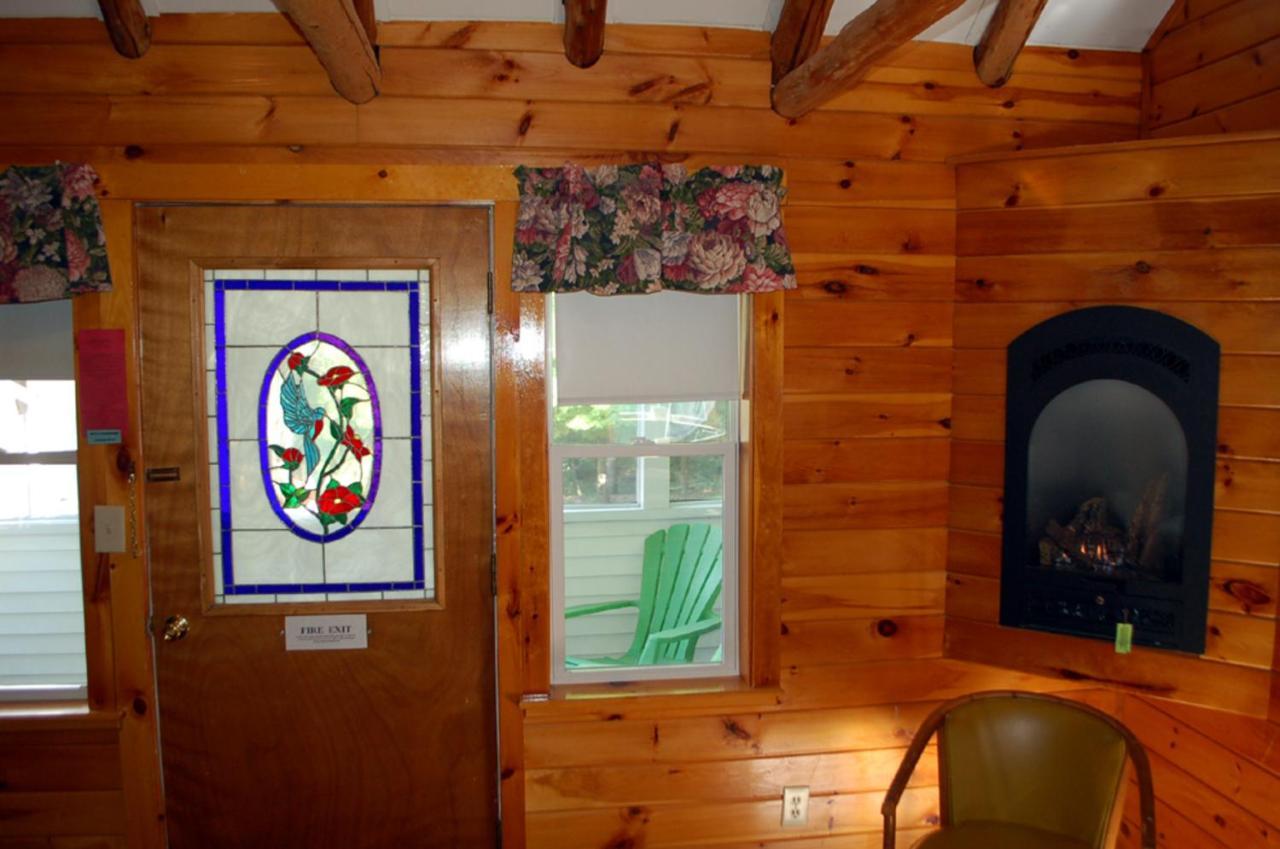 Maple Leaf Motel Schroon Lake Exterior photo
